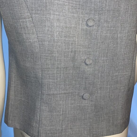 Vintage boss lady gray embroidered boxy top. 8P - Picture 6 of 8